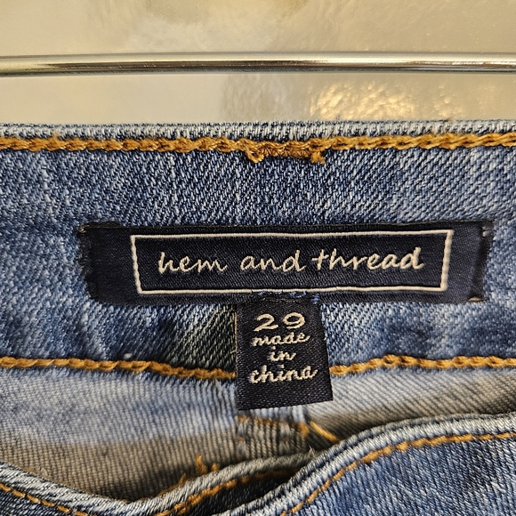 Hem & Thread by Anthropologie Frayed Ankle Jeans Size 29 Sexy AD-1542 - Picture 3 of 9